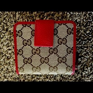 Small Gucci wallet